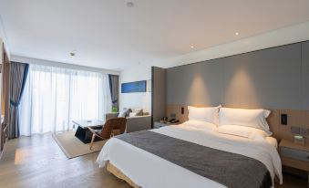 Louis Hotel(Zhongshan Block East Lihe Square Branch)