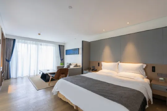 Louis Hotel(Zhongshan Block East Lihe Square Branch)