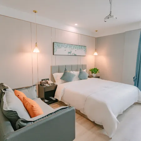 Qingmu Select Hotel (Ma'anshan Hongqi Middle Road RT-Mart)
