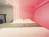 Bobi Xiong E-sports Hotel