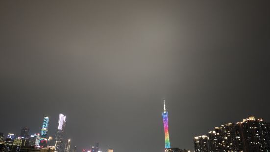 景色还是很不错的 但是降温的广州 选三层露天座还是要穿的厚厚