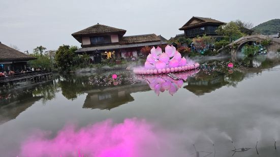 很早就知道拈花小镇的大名了。以前去过灵山大佛，但是由于行程的