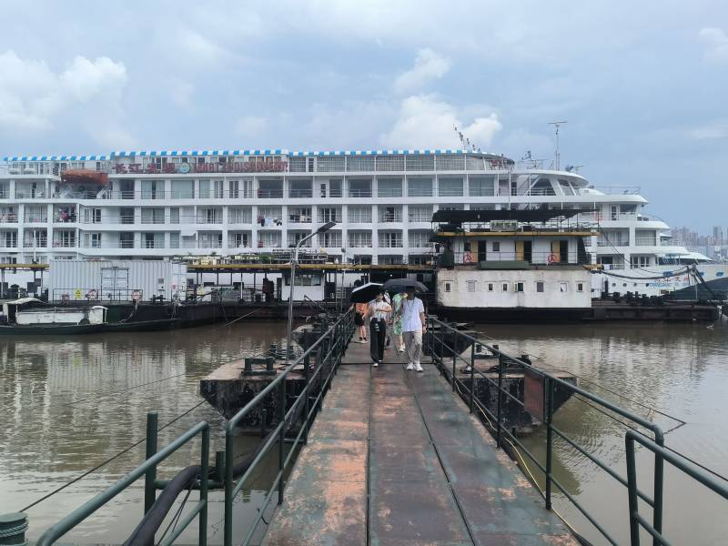 Star Athena cruise ship on the Yangtze River