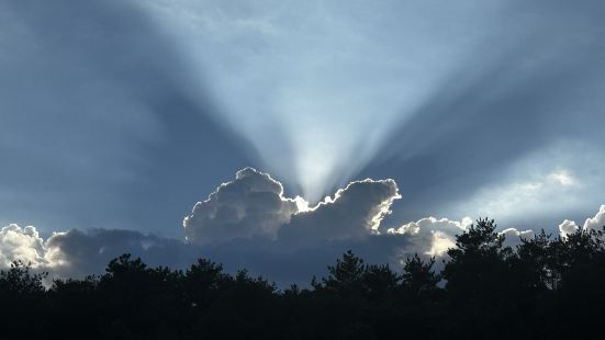 夏天去的天氣很不錯，哈哈哈涼快，跟朋友玩玩水漂流一下還是非常