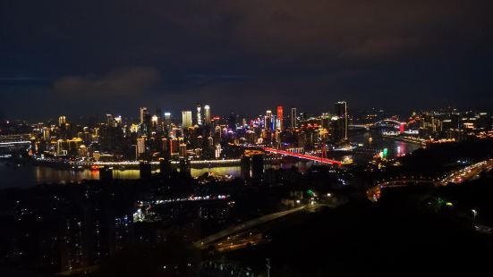 其实我觉得是观看重庆夜景很好的景点，推荐日落前前往，傍晚和夜