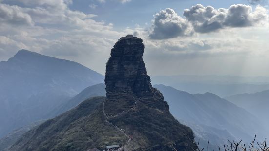 第二次來，從山腳下和幾個朋友爬上去的，重點不在於山頂的風景，