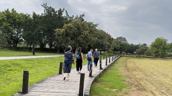 只去了自立村。人不算多，還是比較有地域特色文化，裏面碉樓還有