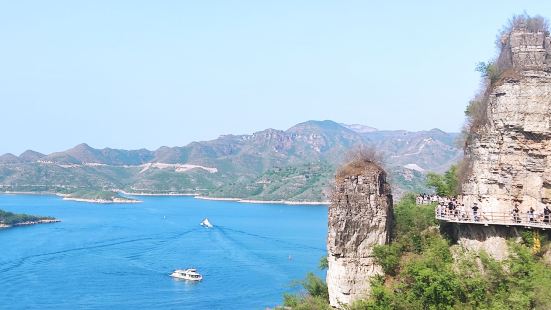 景色非常好，有水有山，山青水綠，比千島湖漂亮，爬升坡度不大，