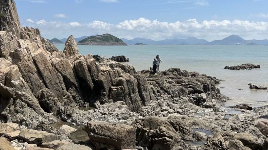 天气确实很热，但是景色超好。值得一游。岛上路况很好，没住宿所