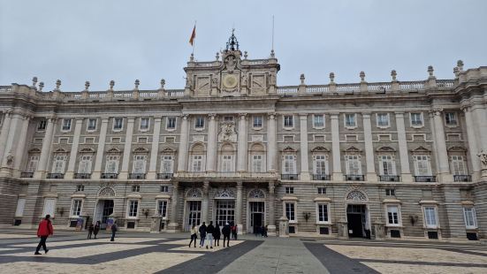 必须打卡的马德里王👑宫，了解西班牙的历史文明辉煌和没落。发