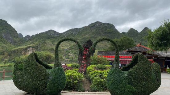 山清水秀，景色宜人，只是船上可观赏时间太短，来回一趟20分钟