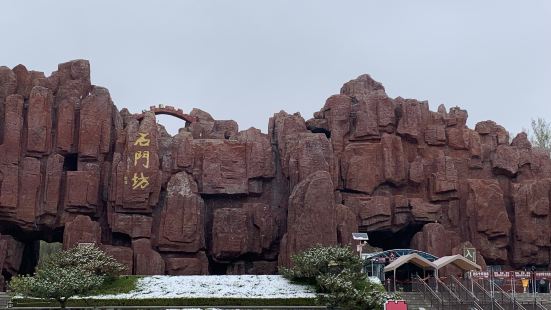 突如其来的雪 没欣赏到满山红叶 看到了今年的第一场雪景 别样