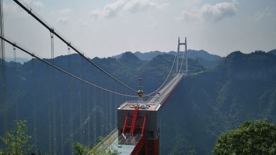 虽然8月很热，但是桥下还是很凉快，风景太美了，我大中国基金太