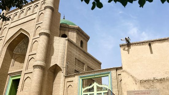 库车大寺，是信奉伊斯兰教的人民群众做礼拜的宗教场所，大寺坐落