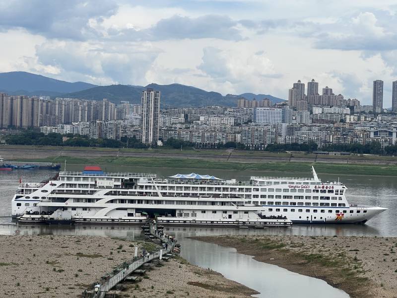 Gold 3 Cruise cruise ship on the Yangtze River