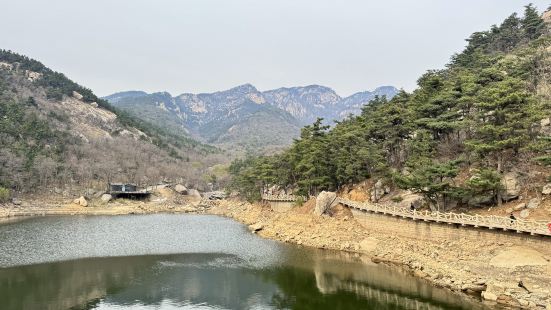 景色肯定跟其他大山没办法比但整体还是可以的，听说泰山就是一直