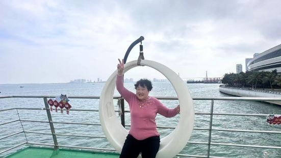 去湛江一定去坐游船看军舰 十里军港，全国能对外观看的只有湛江