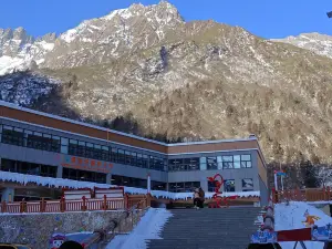 汶川羌人谷滑雪場