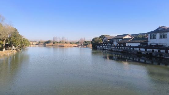 景区内沙家浜革命历史纪念馆、芦荡湿地、横泾老街等景点。春节带