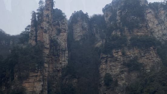 天子山景色非常优美 风光秀丽 感叹大自然的鬼斧神工 景区大巴