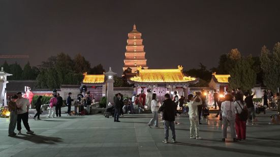 大雁塔，地标建筑，必来旅游，里面有楼梯可以到顶，早上去人不是