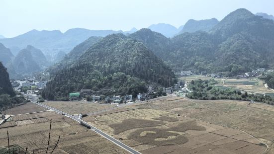 裏面的登高只能乘觀光車上去。登高看的風景不一樣，還是值得一看