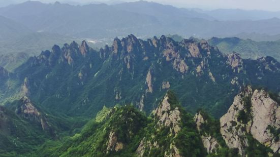 整体景色还不错，伏牛山最高峰鸡角尖位于景区内。工作人员服务比