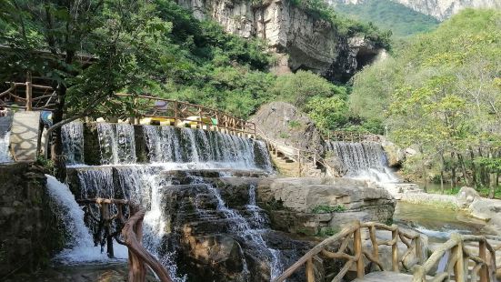 整个太行山大峡谷可以游玩2--3天，其中八泉峡是必游景点，各