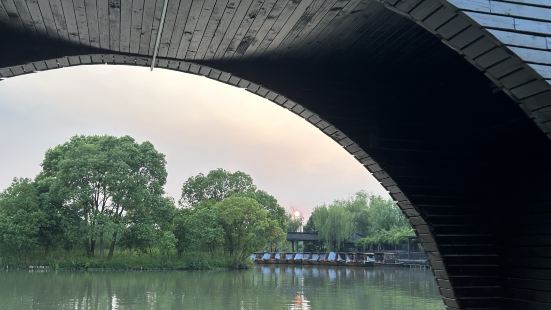 景区内沙家浜革命历史纪念馆、芦荡湿地、横泾老街等景点。暑假带