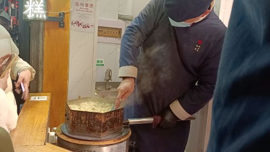 去了七里山塘怎么能不做游船呢，整体下来大概半个小时，虽然现在