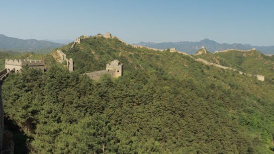 而素有&ldquo;萬里長城，金山獨秀&rdquo;之美譽的