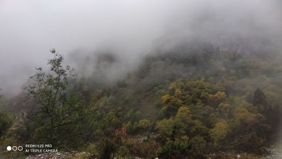 甘南秘境，自然雄渾的神奇景觀，充滿原始氣息的巍峨高山，帶給人