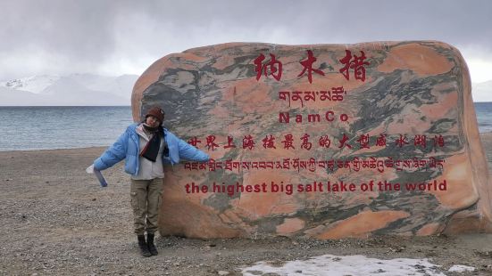 納木措，位於中國西藏自治區，是世界上海拔最高的大湖之一。它像