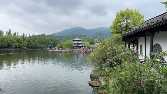 全国有很多东湖，比如武汉东湖，绍兴东湖等。但临海市的东湖公园