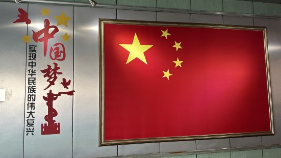 来深圳一趟，总要上地王大厦看看城市全景呀，对面的香港；第一家