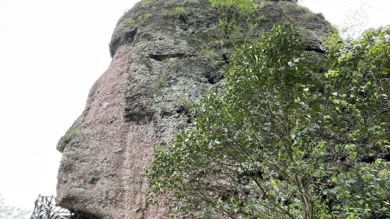 据说以前免门票，清明假期开始就收费了，可以爬山、徒步，环境非