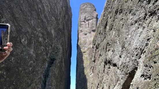 山里空气很好，去得早没有排队很久，到一线天已经费劲了。没有继