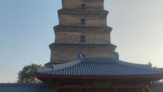 当地著名网红打卡地，特别是夜景，红墙外一圈拍照的。但是如果要