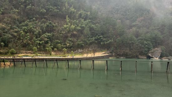 阴雨天去十九峰就是承包了整个景区，只游玩了飞龙栈道，然后门口