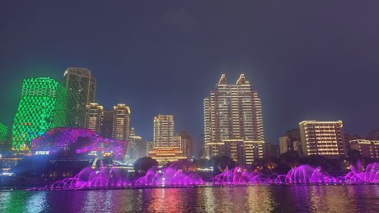 挺好的，船体很大，有三层，能看到很漂亮的风景，下次来还继续坐