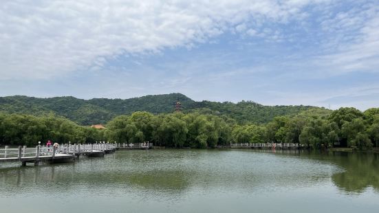 天下玉苑風景區位於浙江寧波的天下玉苑旅遊風景區開發面積350