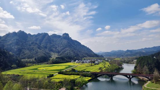 道教圣地，又逢油菜花季，蓝天白云，山花烂漫漫步丹霞红中寻古人