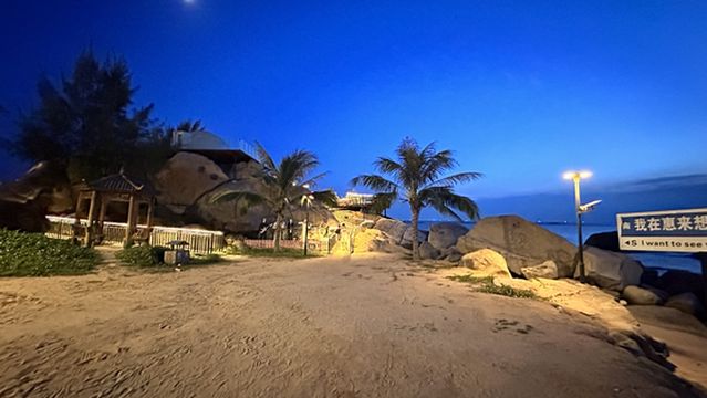 Golden Lion's Mouth and Throat