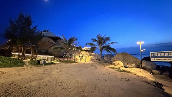 Golden Lion's Mouth and Throat