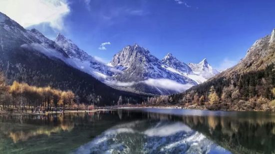 交通:到达景区有专门的大巴拉上去，我们买的是包含门票汽车上山