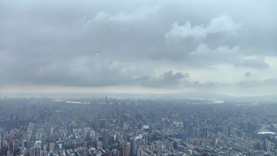 台湾必须要打卡的景点，我买的是101层还有观光层的套餐，能够