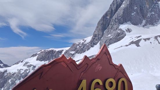 玉龙雪山还是非常值得一去的，但当地的地方保护也不错（自己在网