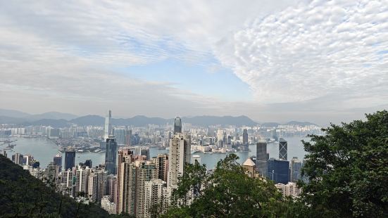 摩天轮和缆车的联票。摩天轮没什么意思，不高，窗户外层是只等下