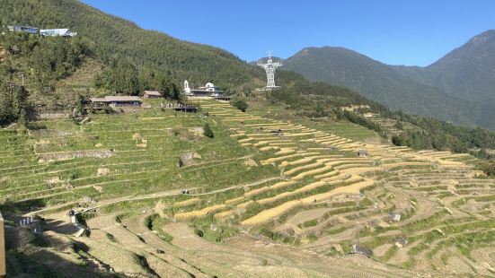 景區比較大，自駕比較方便，開車可以直接導航到九曲雲環停車場，