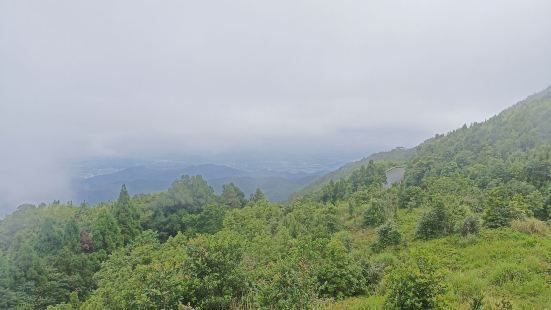 這是一次非常愉快的旅行,我們欣賞到了這個城市的風景和文化遺產